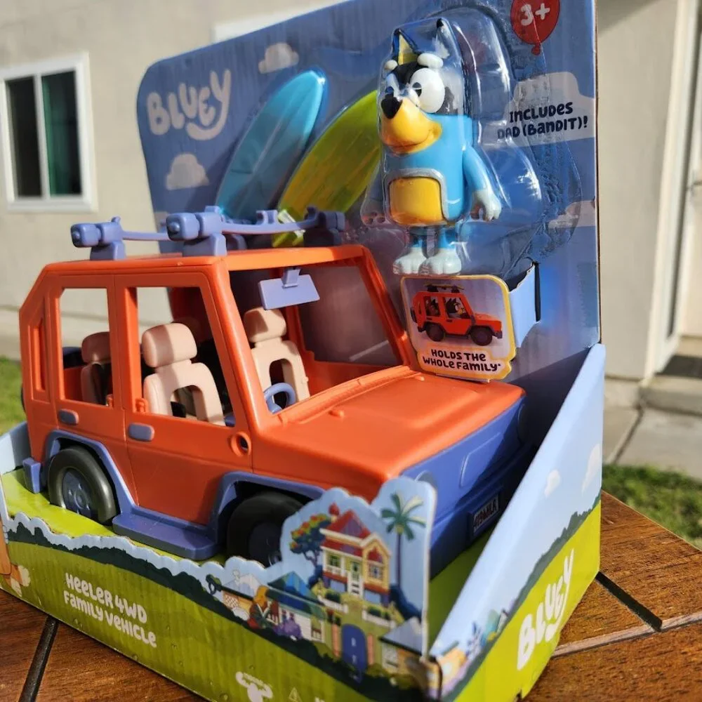 New Bluey Family Cruiser Car Vehicle Blue Dog Family Caravan Toy Set with 2 Surf